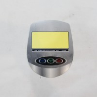 لیبل روی صفحه مانیتور اسکی فضایی و دوچرخه ثابت برند دی کی سیتی